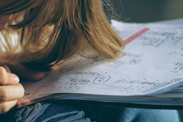 Réussissez vos examens de maths avec MathSchool à votre rythme